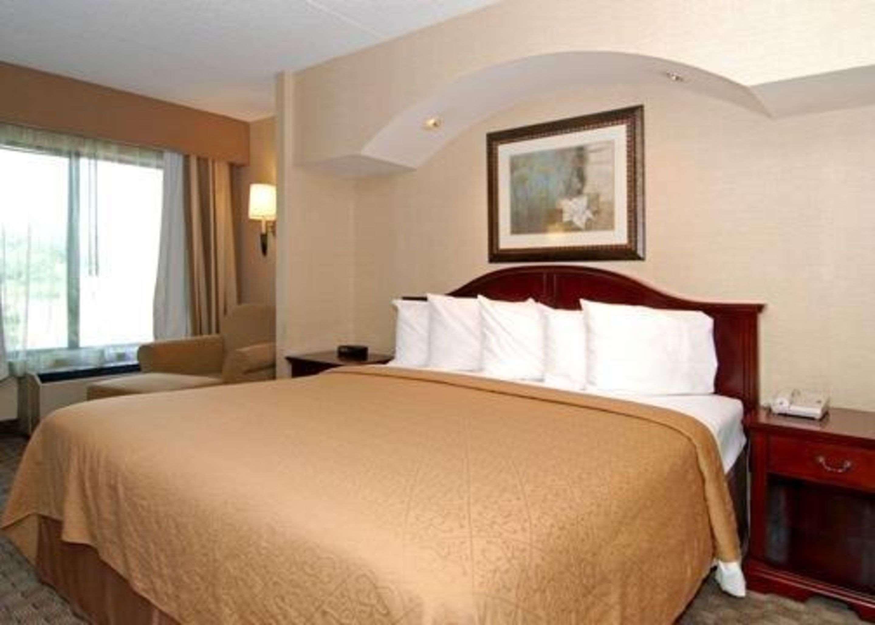 Quality Inn & Suites Bensalem Pokoj fotografie