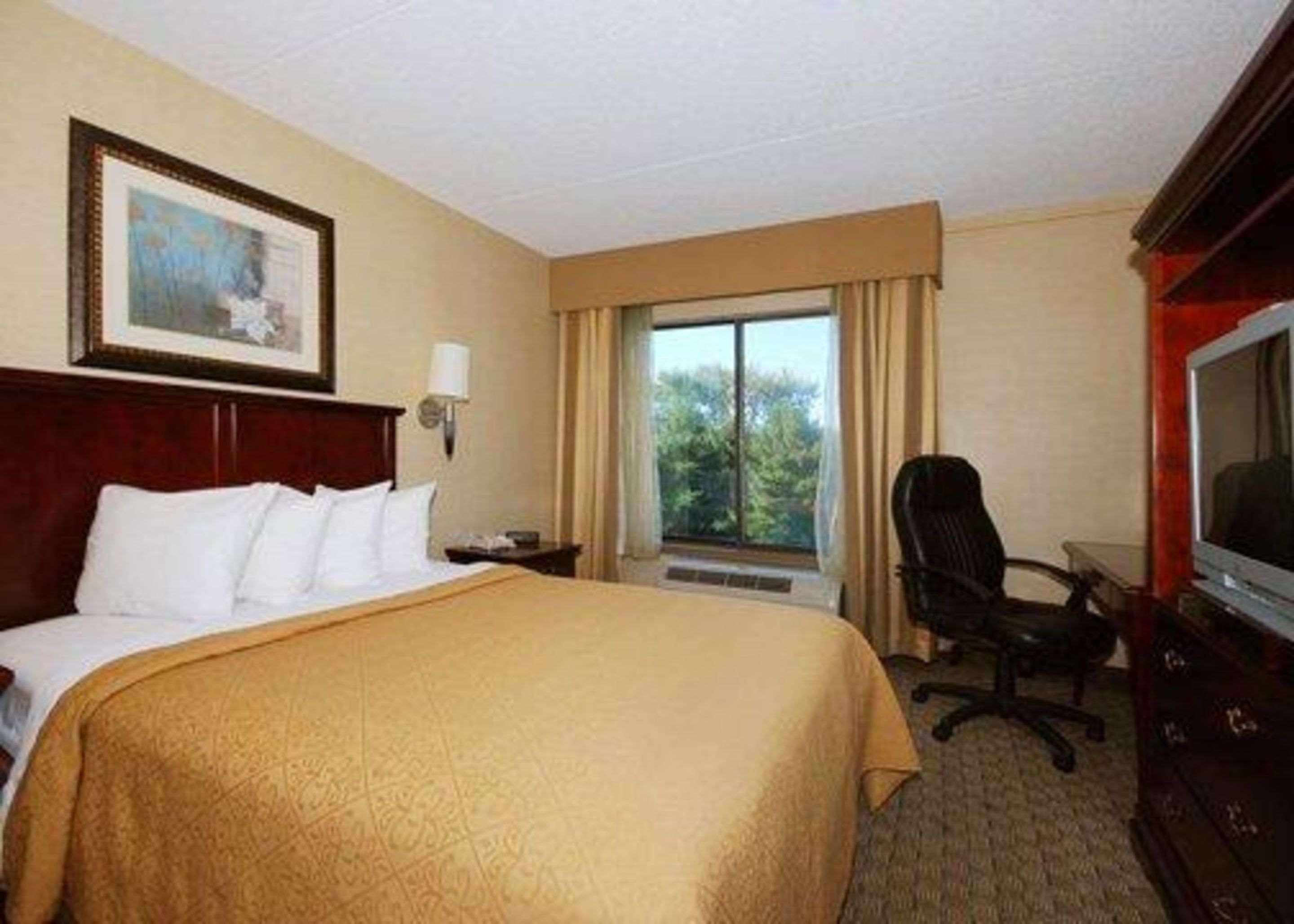 Quality Inn & Suites Bensalem Exteriér fotografie
