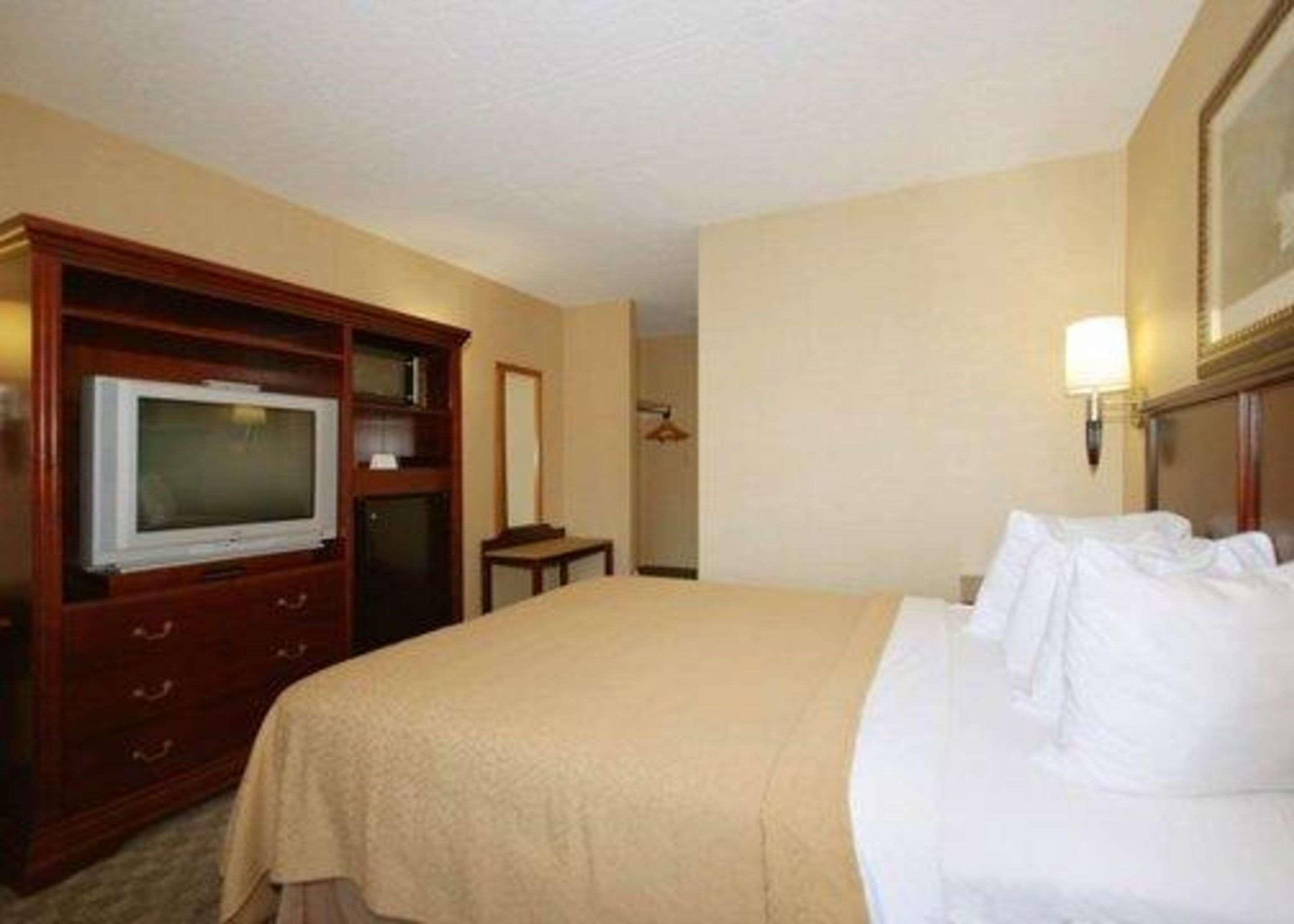 Quality Inn & Suites Bensalem Exteriér fotografie