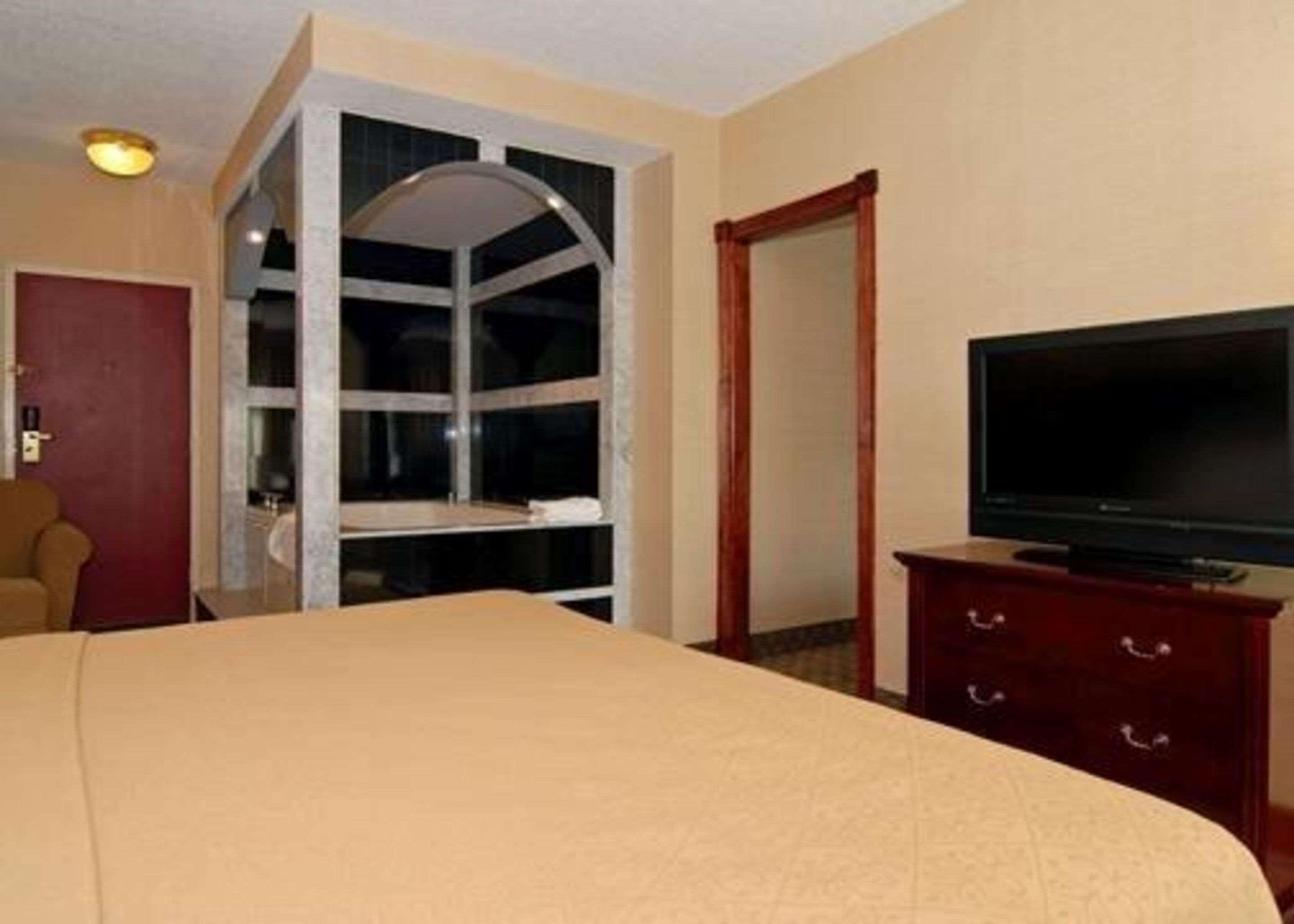 Quality Inn & Suites Bensalem Exteriér fotografie