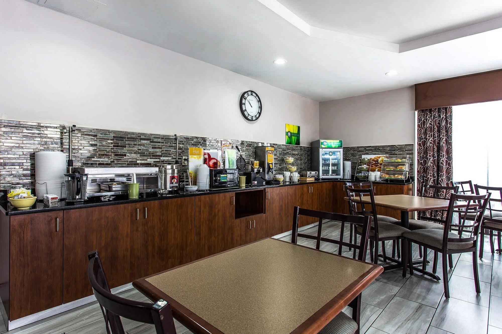 Quality Inn & Suites Bensalem Exteriér fotografie