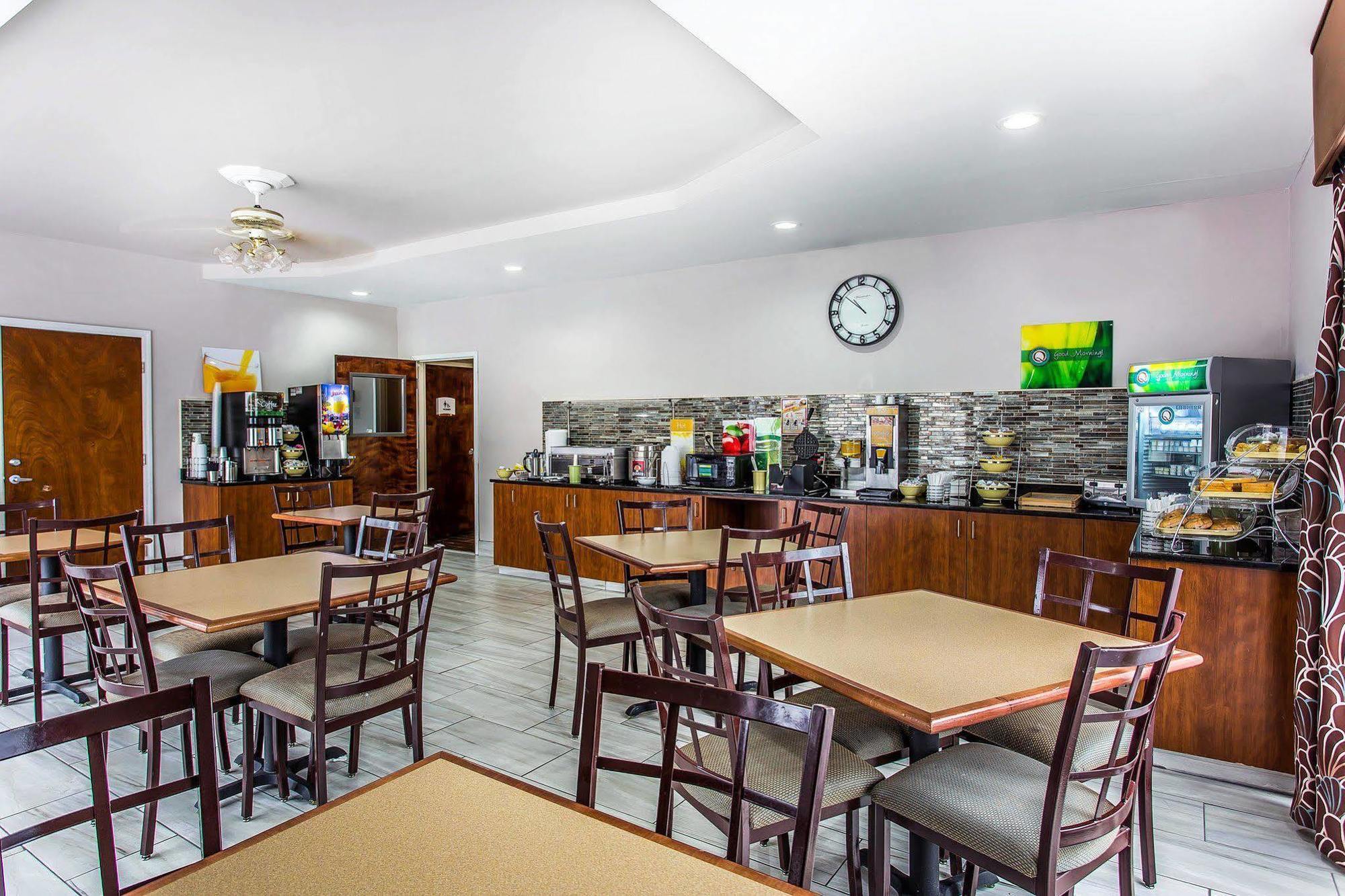 Quality Inn & Suites Bensalem Exteriér fotografie