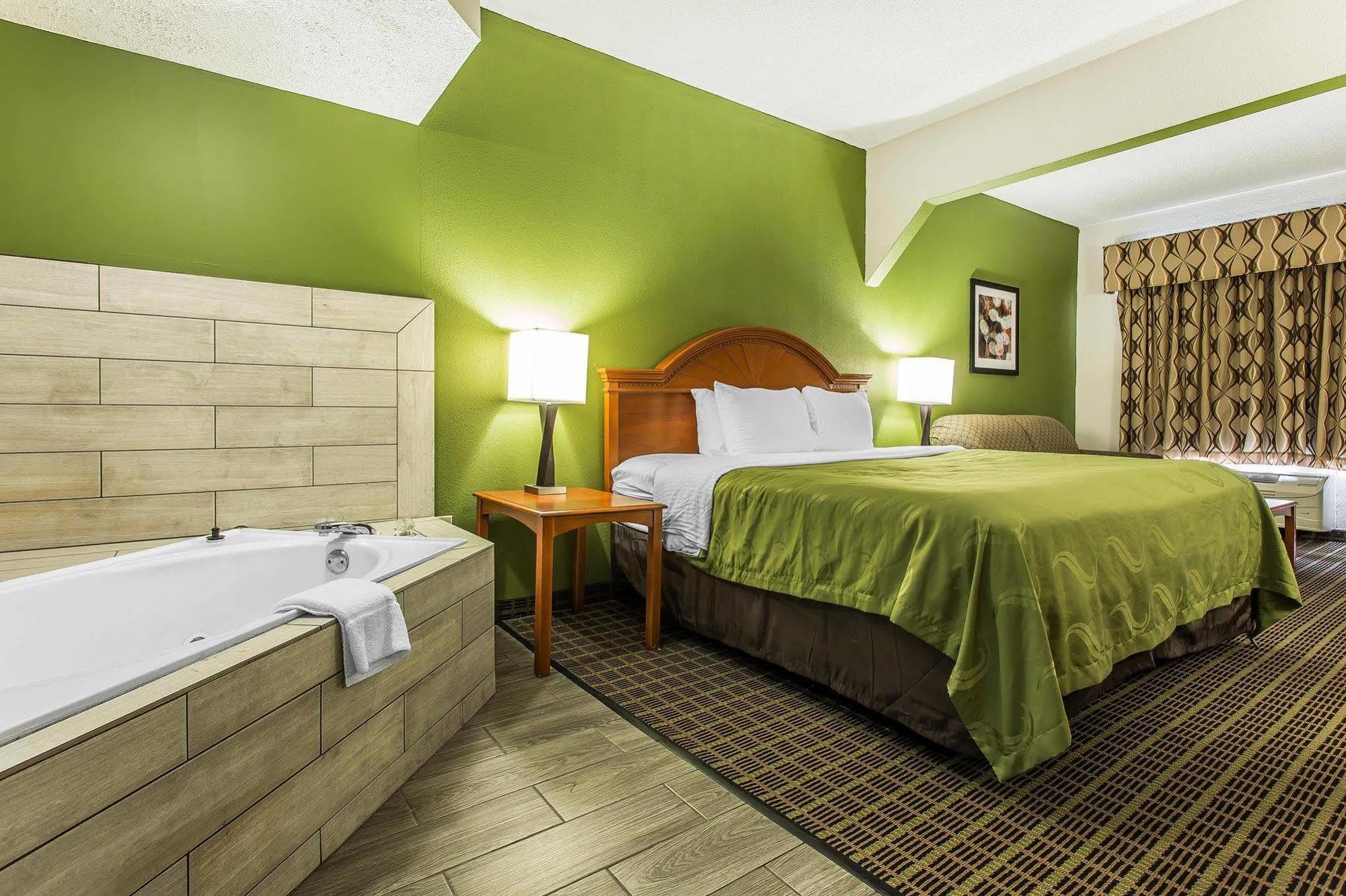 Quality Inn & Suites Bensalem Exteriér fotografie
