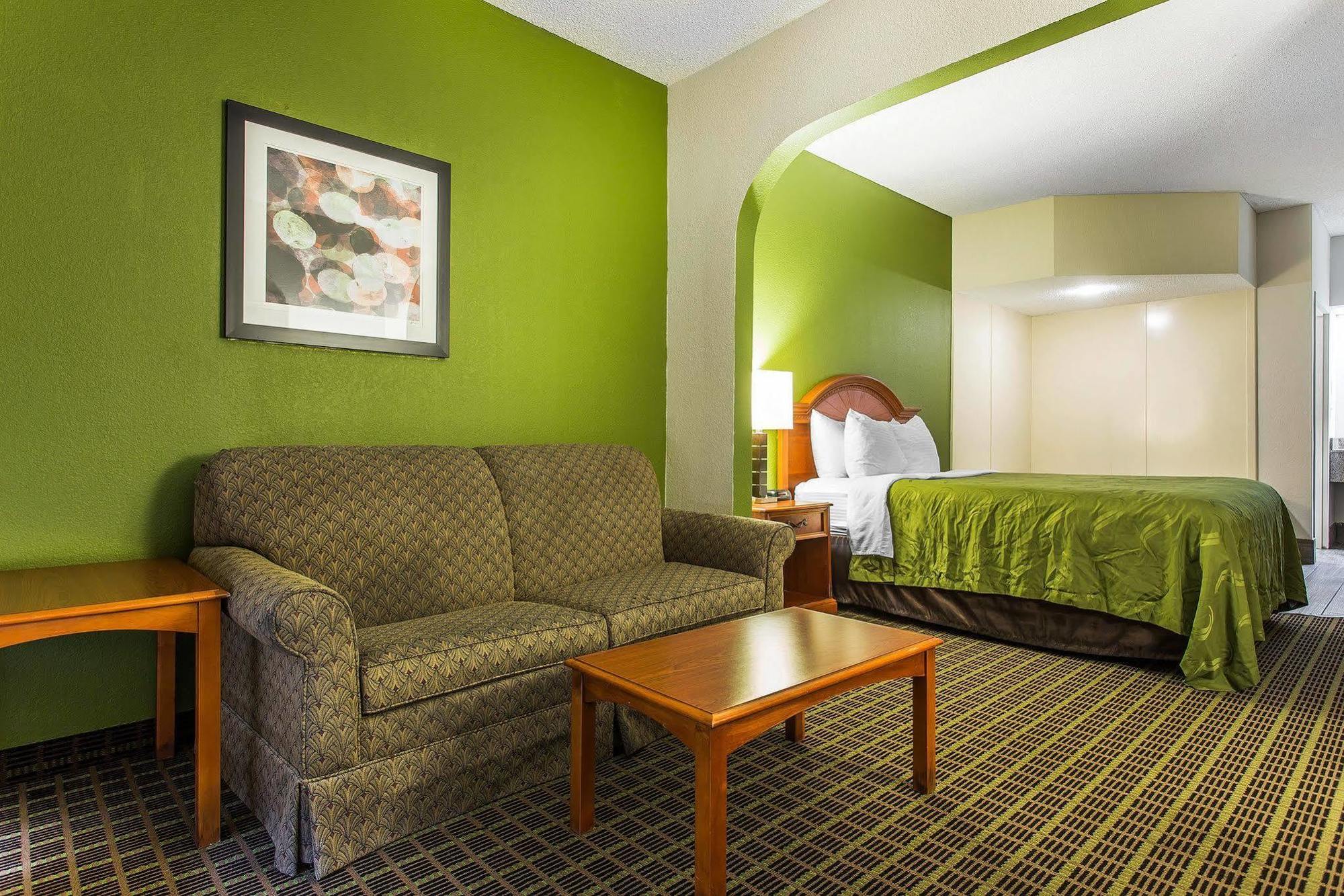 Quality Inn & Suites Bensalem Exteriér fotografie