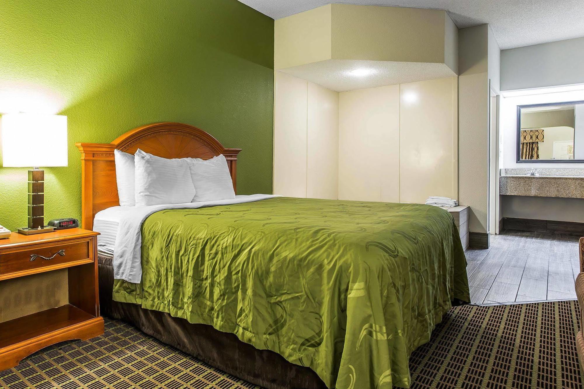 Quality Inn & Suites Bensalem Exteriér fotografie