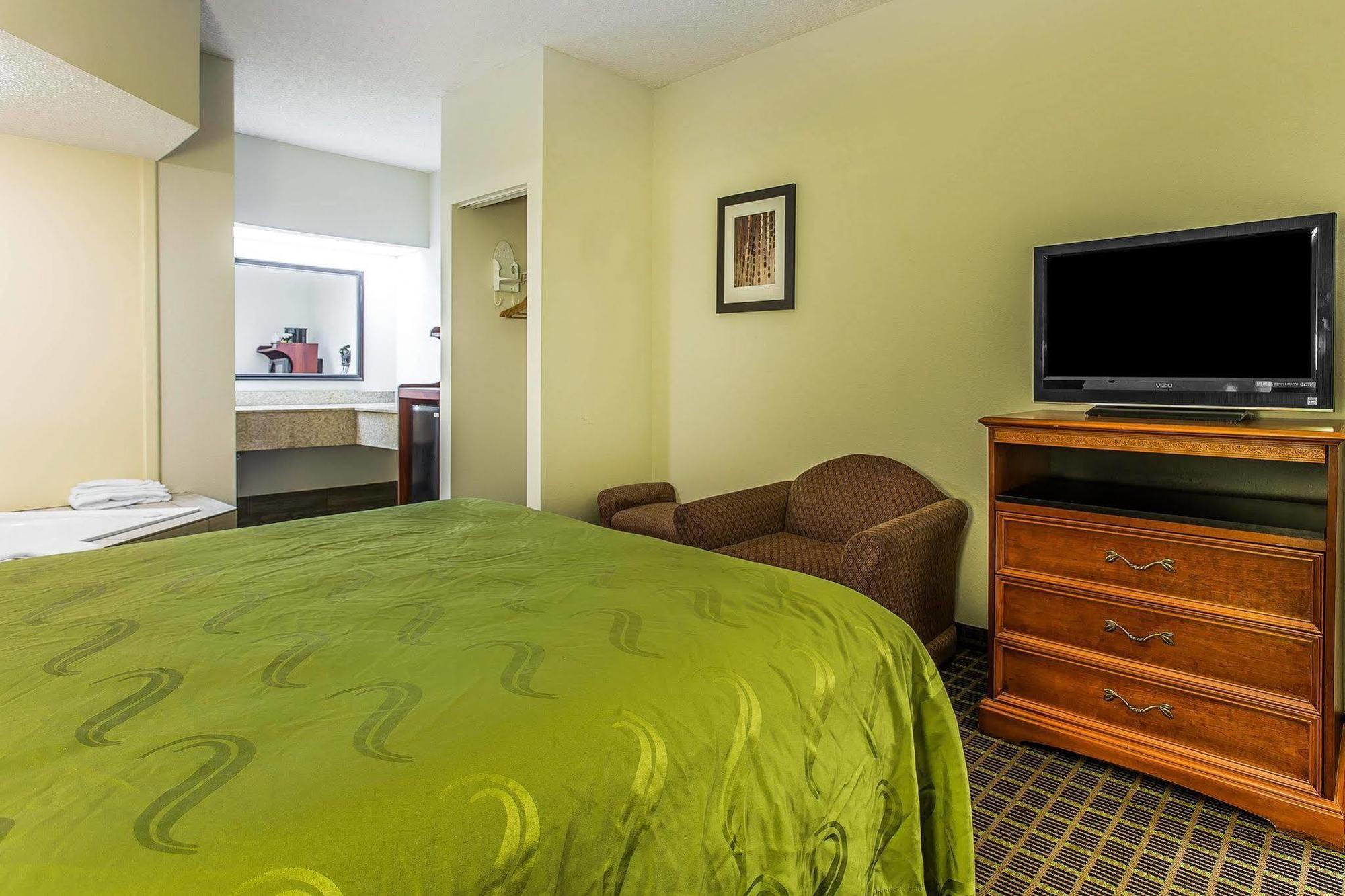 Quality Inn & Suites Bensalem Exteriér fotografie